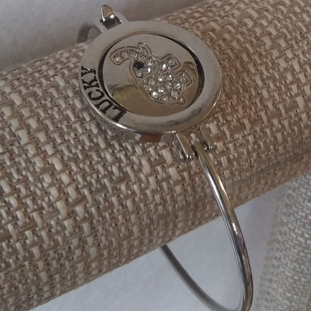 Lucky: Elephant/ "I am lucky" Rotating Bracelet | New